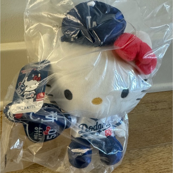 Los Angeles Dodgers Plush Hello Kitty 50th Anniversary Limited Edition - Picture 2 of 5